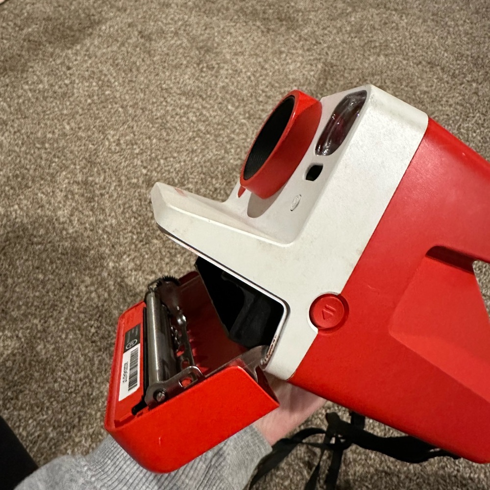 Polaroid Now Vibrant Red Instant Camera - Picture 12 of 16
